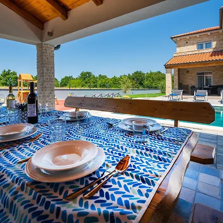 5 Bedroom In