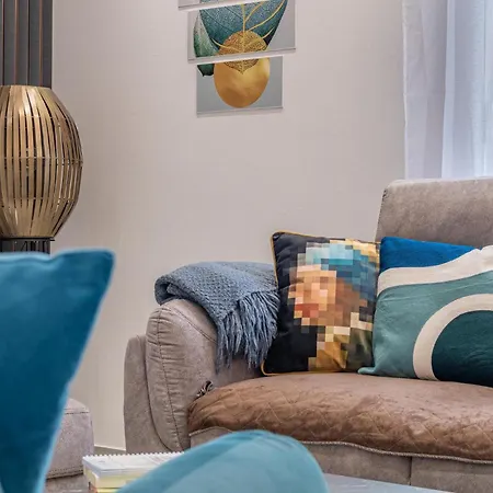 Σπίτι διακοπών 5 Bedroom In *