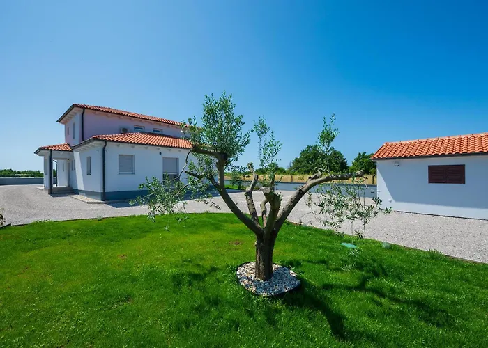 5 Bedroom In *