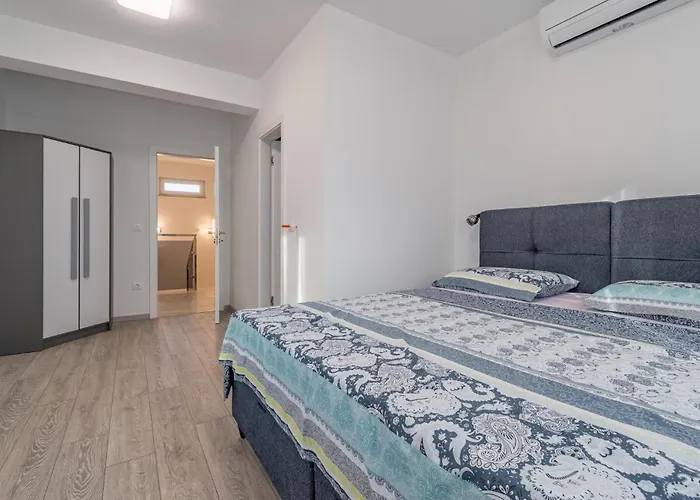 5 Bedroom In