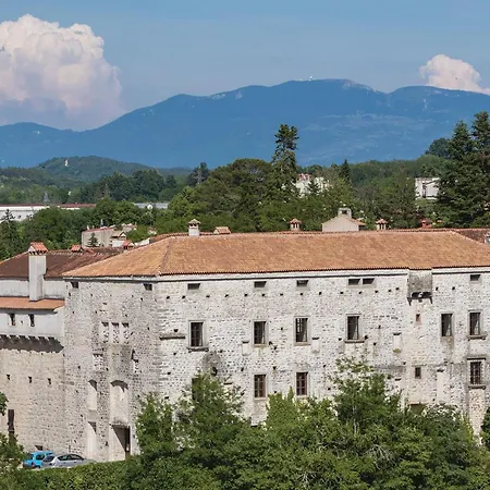 Holiday home 5 Bedroom In Vidulini