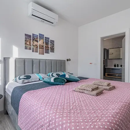 5 Bedroom In *