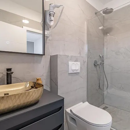 5 Bedroom In
