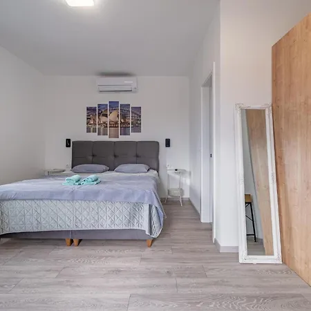 Feriehus 5 Bedroom In Vidulini