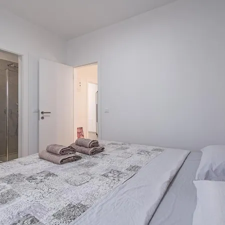 5 Bedroom In