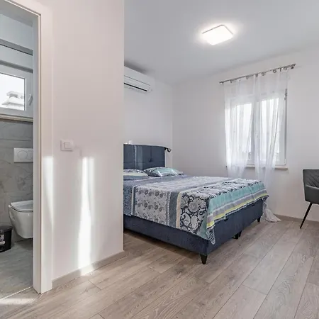 5 Bedroom In