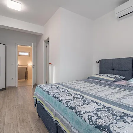 5 Bedroom In Holiday home *