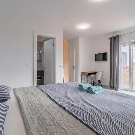 5 Bedroom In