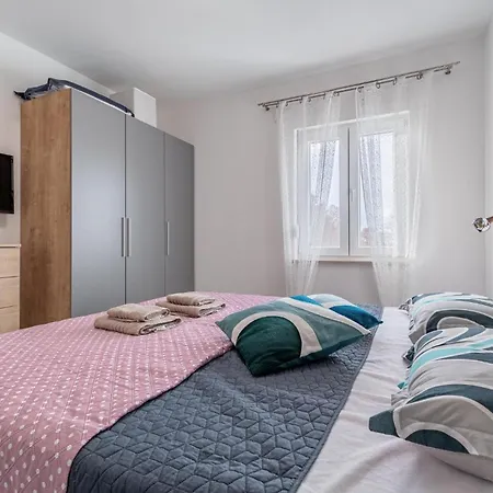 5 Bedroom In