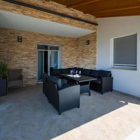 5 Bedroom In